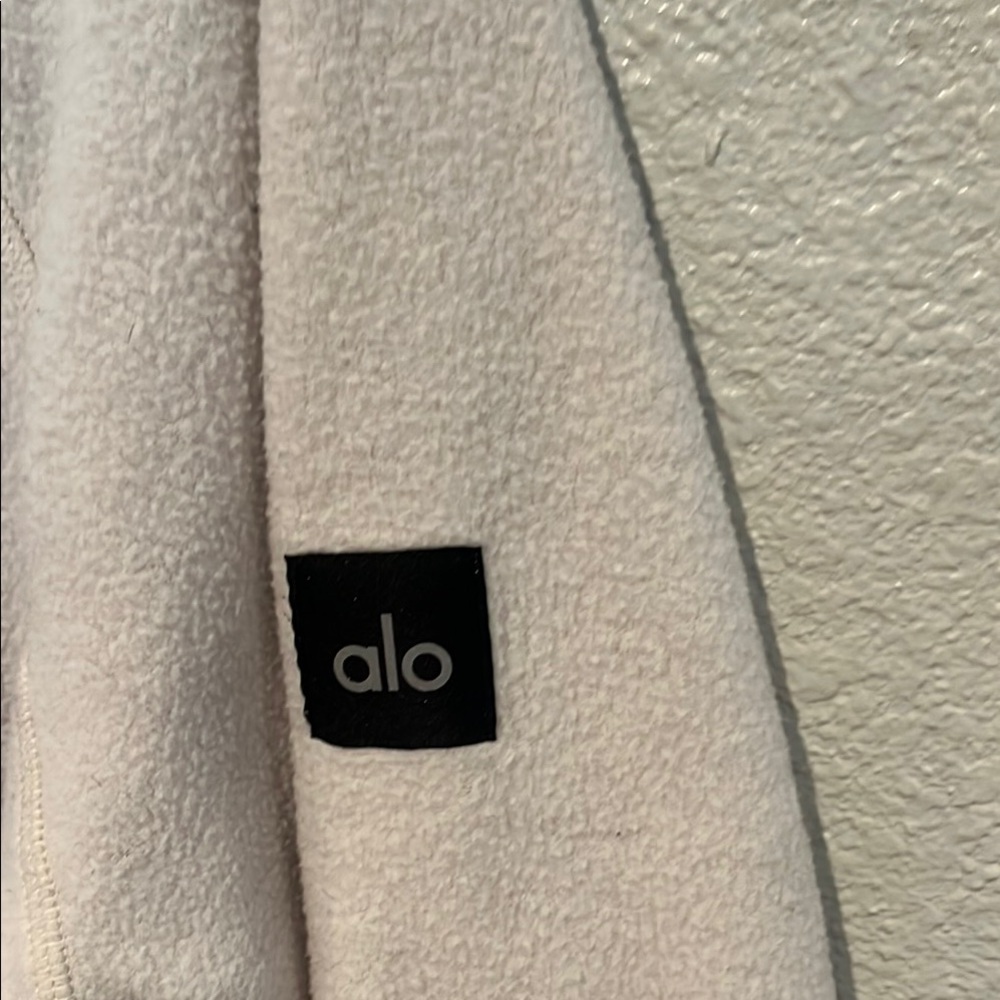 ALO Yoga Cream Sweater